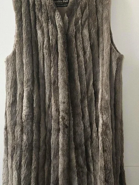 Luxurious Long Sheared Beaver Fur Vest - Made in Canada - Picture 1 of 8